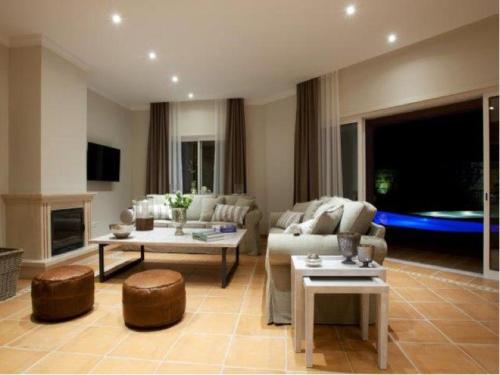 Elegant 6 Bedroom Villa - Villa Arden - Games Room With Snooker Table And Table Tennis - Quinta Do L in อัลมานซิล Elegant 6 Bedroom Villa - Villa Arden - Games Room With Snooker Table And Table Tennis - Quinta Do L in อัลมานซิล