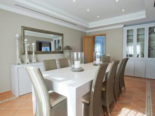 Elegant 6 Bedroom Villa - Villa Arden - Games Room With Snooker Table And Table Tennis - Quinta Do L in อัลมานซิล Elegant 6 Bedroom Villa - Villa Arden - Games Room With Snooker Table And Table Tennis - Quinta Do L in อัลมานซิล