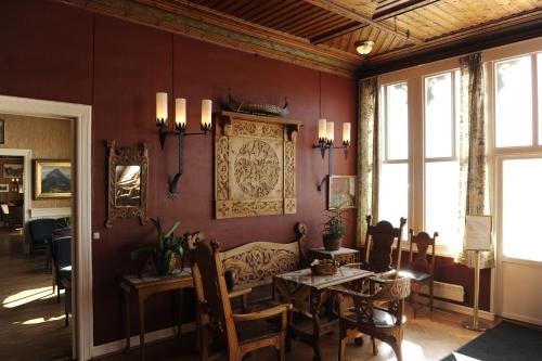 Bar/ Salón, Kviknes Hotel in Balestrand Bar/ Salón, Kviknes Hotel in Balestrand