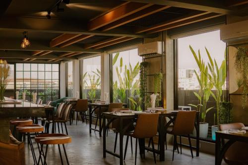 Restaurant, SERENE Stays Hotel in Kamaryut Restaurant, SERENE Stays Hotel in Kamaryut