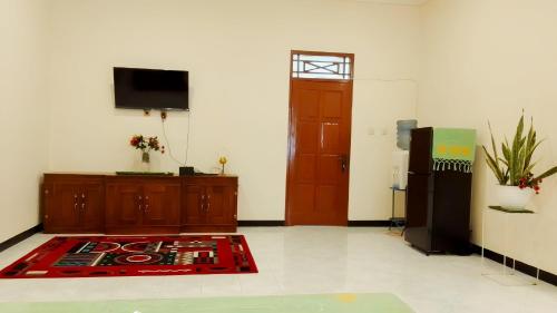 Shared lounge/TV area, Penginapan Prambanan TRISAN near Ramayana Ballet at Prambanan Shared lounge/TV area, Penginapan Prambanan TRISAN near Ramayana Ballet at Prambanan