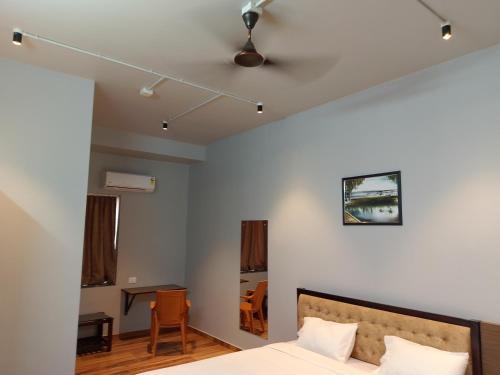 Royal Inn Lodging in Suratakal Royal Inn Lodging in Suratakal
