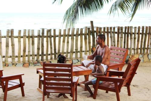 Rent your own private beach bungalow in Ampeni Rent your own private beach bungalow in Ampeni