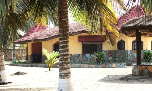Rent your own private beach bungalow in Ampeni Rent your own private beach bungalow in Ampeni