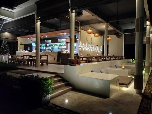 Restaurant, Nest Sense Resort in Lonely Beach Restaurant, Nest Sense Resort in Lonely Beach