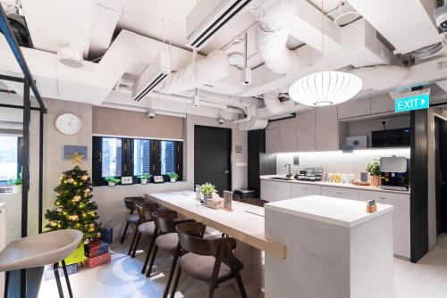 Shared lounge/TV area, Jyu Capsule Hotel near Club Street Shared lounge/TV area, Jyu Capsule Hotel near Club Street