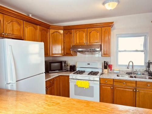 17-19Cozy&Spacious 6BR home in Malden with window AC and free parking in 馬爾登 17-19Cozy&Spacious 6BR home in Malden with window AC and free parking in 馬爾登
