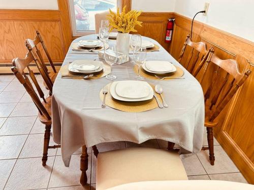 17-19Cozy&Spacious 6BR home in Malden with window AC and free parking in 馬爾登 17-19Cozy&Spacious 6BR home in Malden with window AC and free parking in 馬爾登