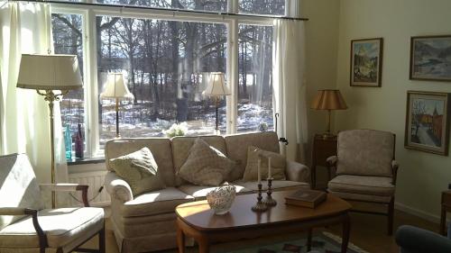 صالة مشتركة/ منطقة التلفزيون, Klaraborg - Rum och kok i Borgvik in Borgvik صالة مشتركة/ منطقة التلفزيون, Klaraborg - Rum och kok i Borgvik in Borgvik