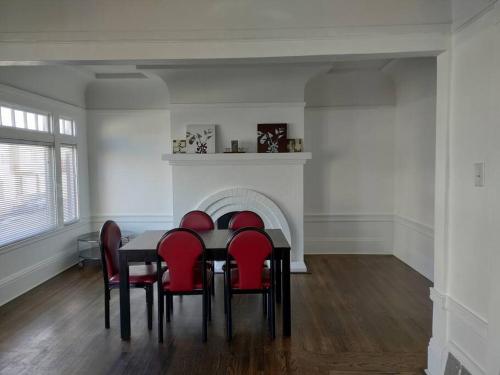 Sunny SF home - cozy, spacious, convenient w/parking, A+ location!! in Richmond District Sunny SF home - cozy, spacious, convenient w/parking, A+ location!! in Richmond District