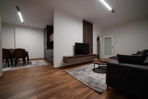 gedeelde lounge/tv-ruimte, Emery Apartments in Pristina gedeelde lounge/tv-ruimte, Emery Apartments in Pristina