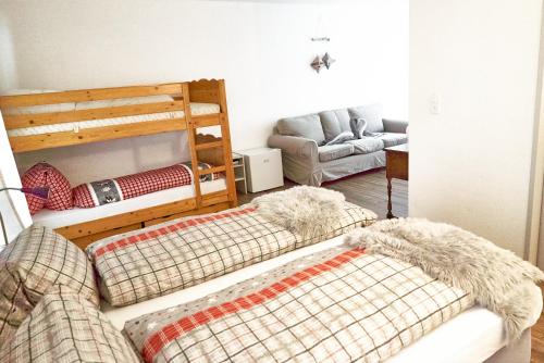 Family room by Interlaken Parking in Därligen Family room by Interlaken Parking in Därligen