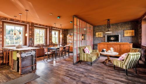 Ruang bersama/area TV, Weltraumbahnhof Rautenkranz - Steampunk Hotel in Muldenhammer Ruang bersama/area TV, Weltraumbahnhof Rautenkranz - Steampunk Hotel in Muldenhammer