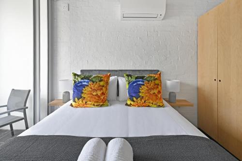 Bantry Bay 2bed 100m To Beach