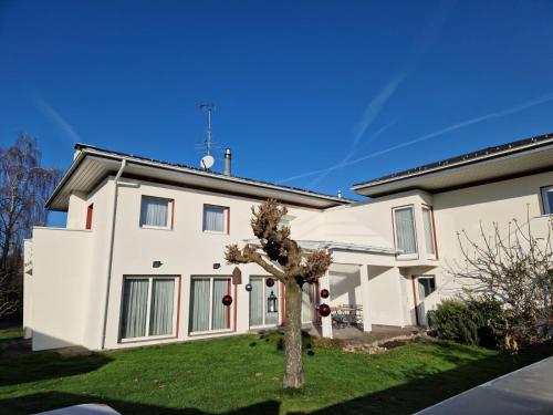 Ferienhaus 80er Liebe mit Whirlpool in ลุสเทเนา Ferienhaus 80er Liebe mit Whirlpool in ลุสเทเนา