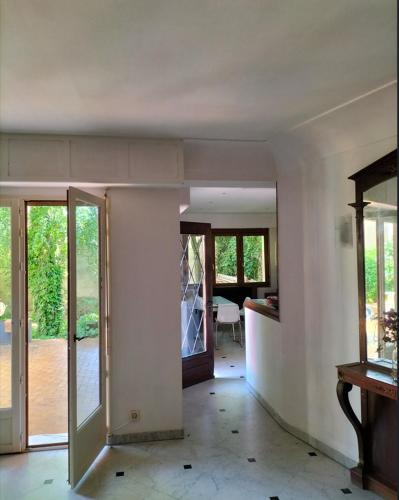 Magnifique maison + jardin a Paris Porte des Lilas in Bagnolet Magnifique maison + jardin a Paris Porte des Lilas in Bagnolet