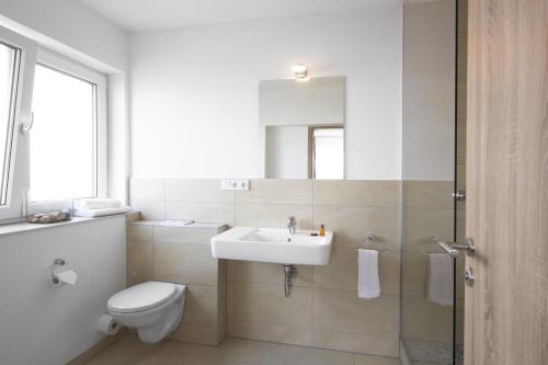 Bathroom, Hotel New In Guesthouse in Gaimersheim Bathroom, Hotel New In Guesthouse in Gaimersheim