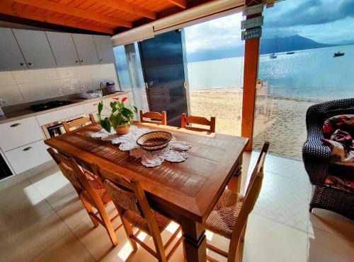 Casa charmosa pé na areia por do sol (Casa charmosa pe na areia por do sol) in 里貝朗達伊利亞 Casa charmosa pé na areia por do sol (Casa charmosa pe na areia por do sol) in 里貝朗達伊利亞