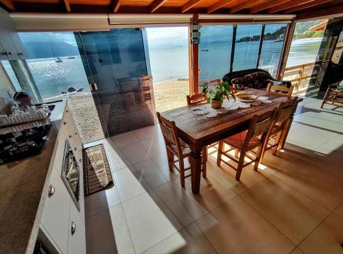 Casa charmosa pé na areia por do sol (Casa charmosa pe na areia por do sol) in 里貝朗達伊利亞 Casa charmosa pé na areia por do sol (Casa charmosa pe na areia por do sol) in 里貝朗達伊利亞