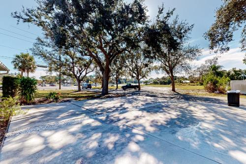 Bay Acres Bungalow - B in Osprey (FL) Bay Acres Bungalow - B in Osprey (FL)
