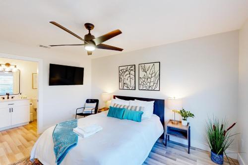 Bay Acres Bungalow - A in Osprey (FL) Bay Acres Bungalow - A in Osprey (FL)