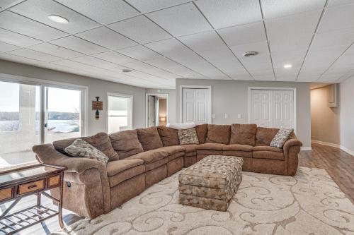 Lakefront Mt Gilead Home with Large Dock and Decks! in 阿爾伯馬爾 Lakefront Mt Gilead Home with Large Dock and Decks! in 阿爾伯馬爾