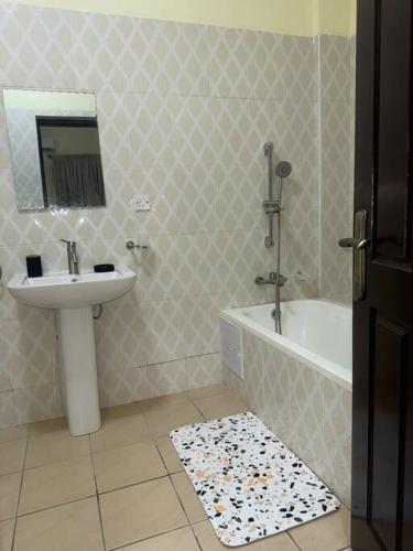 Cozy Luxe Apartment w/ WiFi & AC in Tema Cozy Luxe Apartment w/ WiFi & AC in Tema