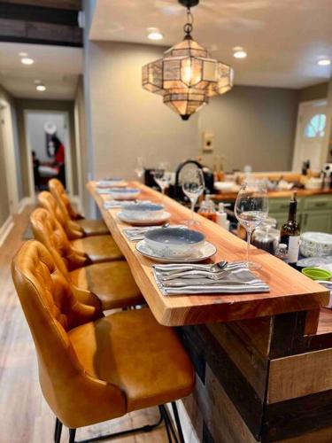 Near Yosemite, A Tranquil Getaway with Creek Frontage in Oakhurst Near Yosemite, A Tranquil Getaway with Creek Frontage in Oakhurst