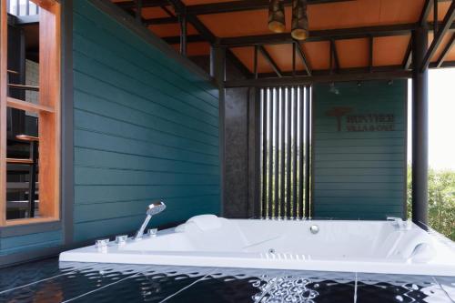 Hot tub, Huather Villa & Cafe in Lang Suan Hot tub, Huather Villa & Cafe in Lang Suan