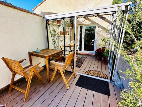 Balcony/terrace, B&B Les Tetes de Mules - Adults Only in Gemenos Balcony/terrace, B&B Les Tetes de Mules - Adults Only in Gemenos