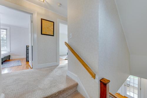 Home with Backyard about 2 Mi to Downtown Lexington! in Λέξινκτον(Μασαχουσέτη) Home with Backyard about 2 Mi to Downtown Lexington! in Λέξινκτον(Μασαχουσέτη)