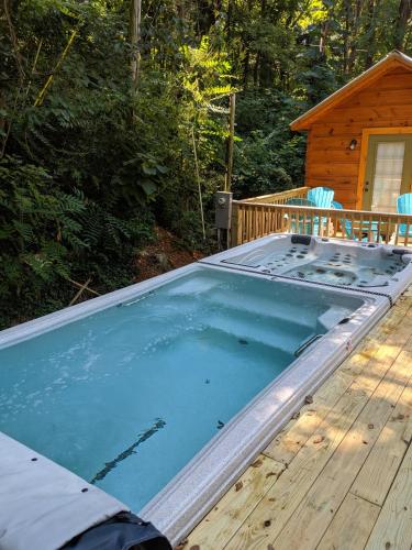 River Cabin Hot Tub & Swim Spa Near Downtown near Ruby-vízesés River Cabin Hot Tub & Swim Spa Near Downtown near Ruby-vízesés
