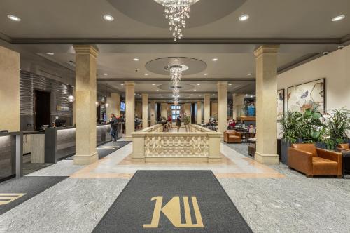 One King West Hotel and Residence in Toronto (ON) One King West Hotel and Residence in Toronto (ON)