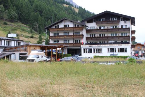 Hotel Holiday Touring