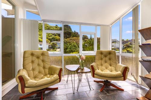 Retro 4 bedroom home, warm and welcoming, quiet location in Porirua Retro 4 bedroom home, warm and welcoming, quiet location in Porirua