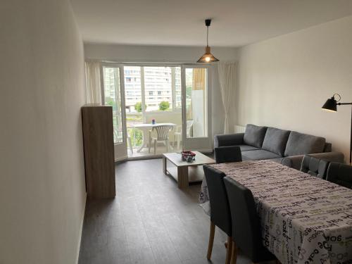 Appartement renove 4 pers, 200m plage, proche commerces, balcon, parking, animaux admis - FR-1-323-4 in Saint-Jean-de-Monts Appartement renove 4 pers, 200m plage, proche commerces, balcon, parking, animaux admis - FR-1-323-4 in Saint-Jean-de-Monts