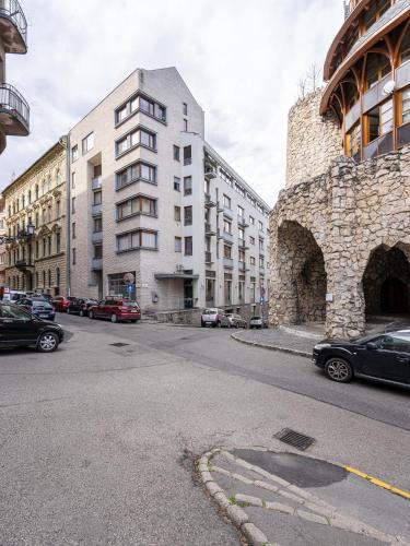 Spacious rooftop home with parliament&Danube view