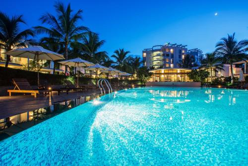 Swimming pool, Melia Danang Beach Resort near The Marble Mountains Swimming pool, Melia Danang Beach Resort near The Marble Mountains