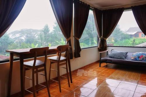 Villa Tentram Puncak, 6 Kamar, Billiar, Karaoke near Taman Safari Cisarua Villa Tentram Puncak, 6 Kamar, Billiar, Karaoke near Taman Safari Cisarua