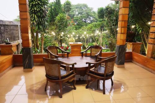 Villa Tentram Puncak, 6 Kamar, Billiar, Karaoke near Taman Safari Cisarua Villa Tentram Puncak, 6 Kamar, Billiar, Karaoke near Taman Safari Cisarua