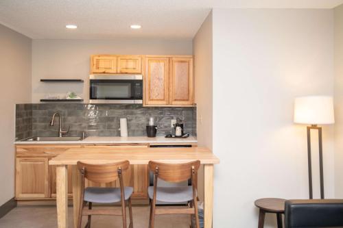 Kitchen, SureStay Plus by Best Western Montrose in Montrose (CO) Kitchen, SureStay Plus by Best Western Montrose in Montrose (CO)