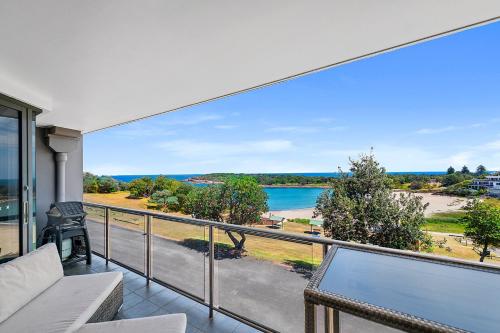 Ocean Views in Уан Маил Бийч Ocean Views in Уан Маил Бийч