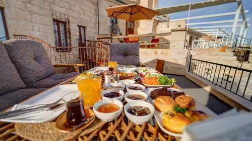 شرفة/ تراس, La Vie Cappadocia Cave Hotel in Uchisar شرفة/ تراس, La Vie Cappadocia Cave Hotel in Uchisar