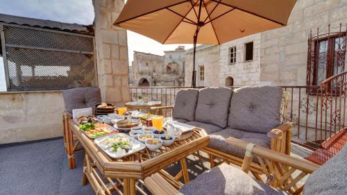 شرفة/ تراس, La Vie Cappadocia Cave Hotel in Uchisar شرفة/ تراس, La Vie Cappadocia Cave Hotel in Uchisar