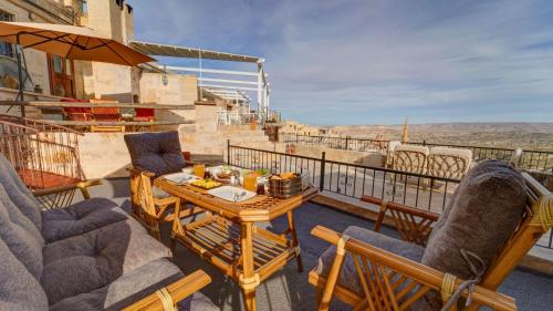 شرفة/ تراس, La Vie Cappadocia Cave Hotel in Uchisar شرفة/ تراس, La Vie Cappadocia Cave Hotel in Uchisar