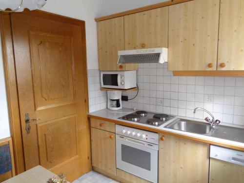 Létesítmények, Garni Petter in Bach Létesítmények, Garni Petter in Bach