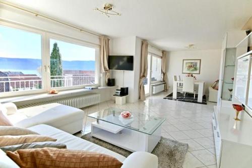 Seeterrasse mit Seeblick in Sipplingen Seeterrasse mit Seeblick in Sipplingen