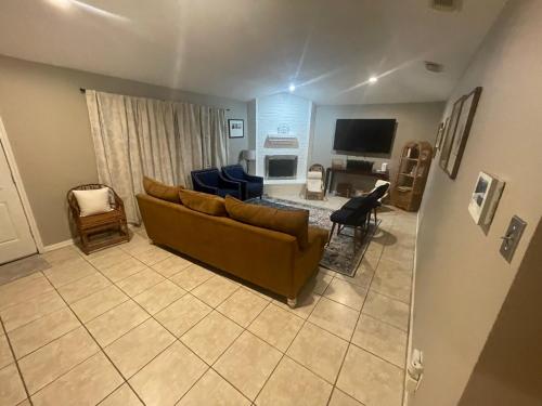 Shared lounge/TV area, 4BR Family Getaway, Pets Welcome, Self Check In! in Atascocita Shared lounge/TV area, 4BR Family Getaway, Pets Welcome, Self Check In! in Atascocita