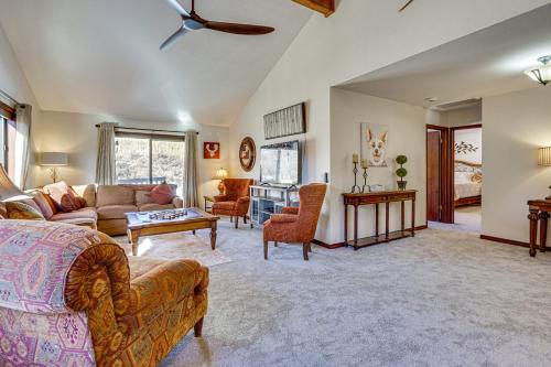 Park City Home with 2 Fireplaces and 2 Living Rooms! in คิมบอลล์ จังค์ชั่น Park City Home with 2 Fireplaces and 2 Living Rooms! in คิมบอลล์ จังค์ชั่น