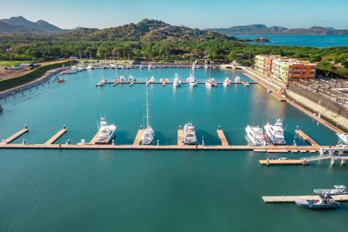 Beachfront Potrero - nice 7-BR villa, private cook included - Casa Royal in Potrero Beachfront Potrero - nice 7-BR villa, private cook included - Casa Royal in Potrero